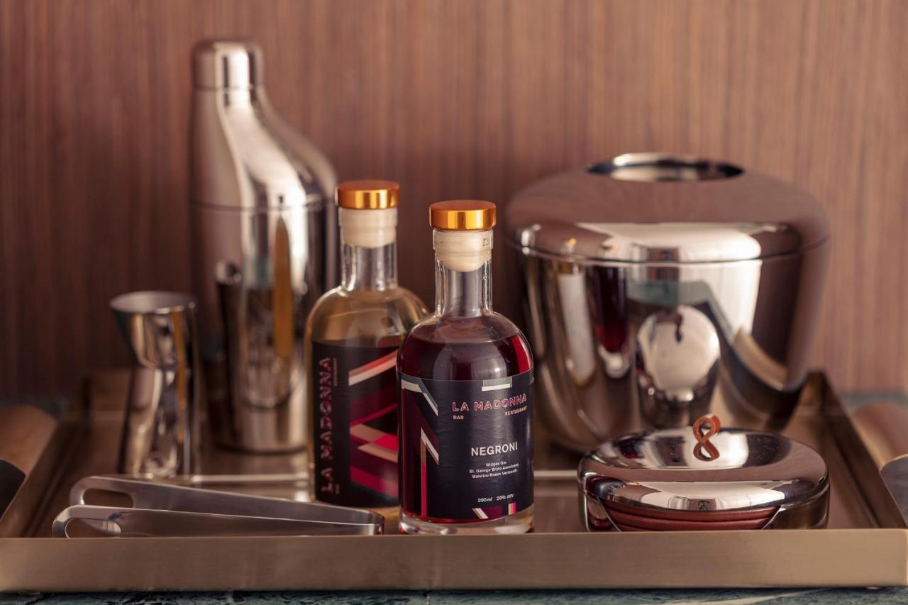 Next Hotel Melbourne, Curio Collection By Hilton Εξωτερικό φωτογραφία A bottle of cognac